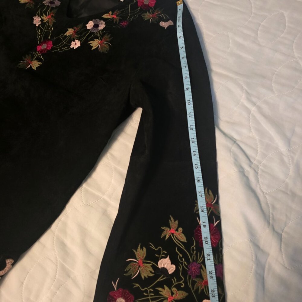 Newport News Vintage Black Suede Embroidered Pullover Size 12 90s Boho EUC - Picture 3 of 11